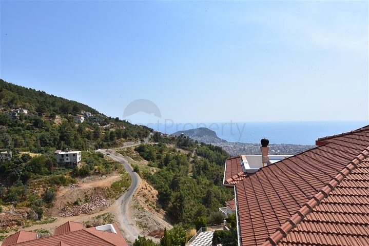 فلل للبيع في الانيا - اطلالة بحر -3 غرف وصالة -في مركز الانيا 