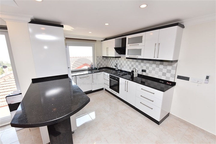 فلل للبيع في الانيا - اطلالة بحر -3 غرف وصالة -في مركز الانيا 