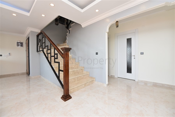 فلل للبيع في الانيا - اطلالة بحر -3 غرف وصالة -في مركز الانيا 