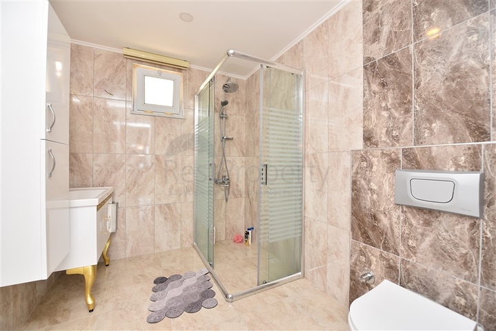 فلل للبيع في الانيا - اطلالة بحر -3 غرف وصالة -في مركز الانيا 