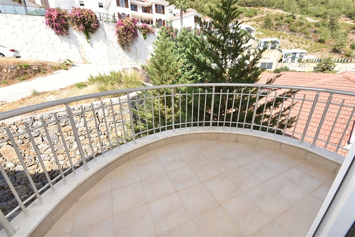 فلل للبيع في الانيا - اطلالة بحر -3 غرف وصالة -في مركز الانيا 