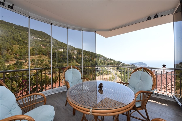 فلل للبيع في الانيا - اطلالة بحر -3 غرف وصالة -في مركز الانيا 