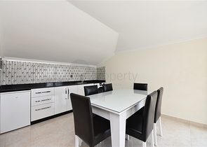 فلل للبيع في الانيا - اطلالة بحر -3 غرف وصالة -في مركز الانيا 