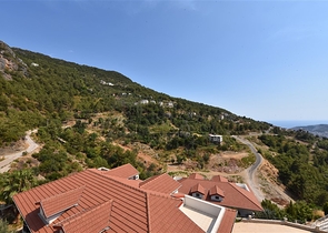 فلل للبيع في الانيا - اطلالة بحر -3 غرف وصالة -في مركز الانيا 