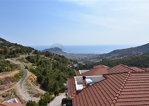 فلل للبيع في الانيا - اطلالة بحر -3 غرف وصالة -في مركز الانيا 