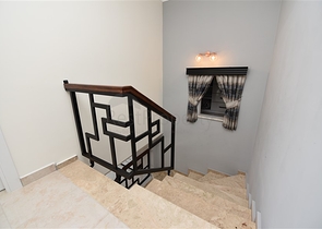 فلل للبيع في الانيا - اطلالة بحر -3 غرف وصالة -في مركز الانيا 