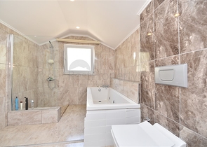 فلل للبيع في الانيا - اطلالة بحر -3 غرف وصالة -في مركز الانيا 