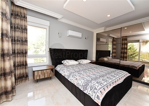 فلل للبيع في الانيا - اطلالة بحر -3 غرف وصالة -في مركز الانيا 