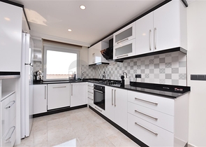 فلل للبيع في الانيا - اطلالة بحر -3 غرف وصالة -في مركز الانيا 