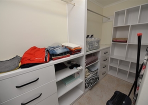 فلل للبيع في الانيا - اطلالة بحر -3 غرف وصالة -في مركز الانيا 