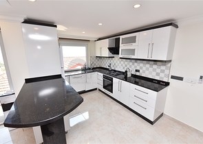 فلل للبيع في الانيا - اطلالة بحر -3 غرف وصالة -في مركز الانيا 