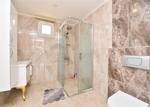 فلل للبيع في الانيا - اطلالة بحر -3 غرف وصالة -في مركز الانيا 