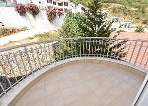 فلل للبيع في الانيا - اطلالة بحر -3 غرف وصالة -في مركز الانيا 