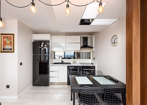 شقق فاخرة للبيع في الانيا -اطلالة بحر - 1 غرفة وصالة - في كارجي جاك / الانيا 