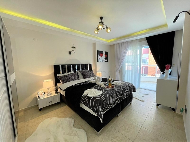 شقق للبيع في الانيا - مجمع على البحر مباشرة -شقة 2 غرفة وصالة -في مهموتلار / الانيا 