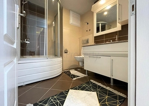 شقق للبيع في الانيا - مجمع على البحر مباشرة -شقة 2 غرفة وصالة -في مهموتلار / الانيا 