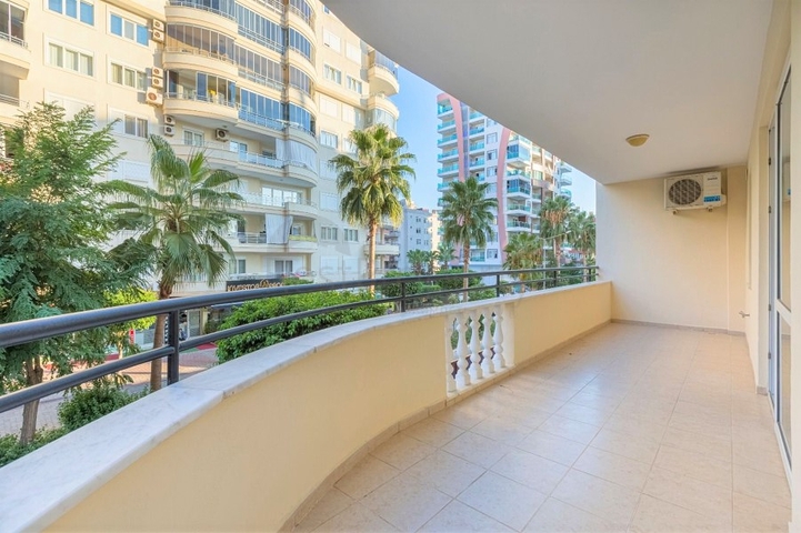 شقق للبيع في الانيا - تصميم انيقة 2 غرفة وصالة -قريبة من البحر -في مهموتلار / الانيا 