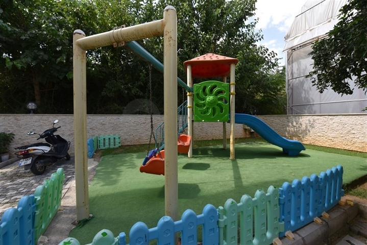 شقق للبيع في الانيا - مجمع حديث وقريب من البحر في كاستل / الانيا 