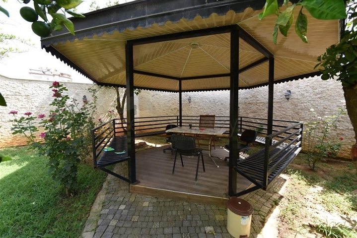 شقق للبيع في الانيا - مجمع حديث وقريب من البحر في كاستل / الانيا 