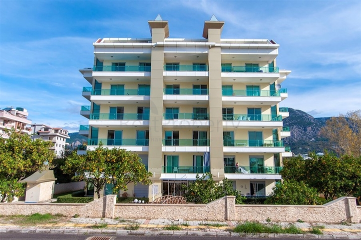 شقق للبيع في الانيا - مجمع حديث وقريب من البحر في كاستل / الانيا 