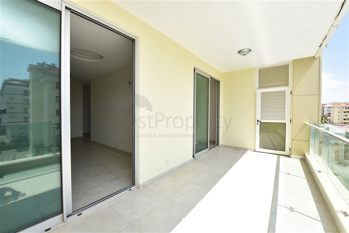 شقق للبيع في الانيا - مجمع حديث وقريب من البحر في كاستل / الانيا 