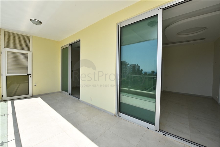 شقق للبيع في الانيا - مجمع حديث وقريب من البحر في كاستل / الانيا 