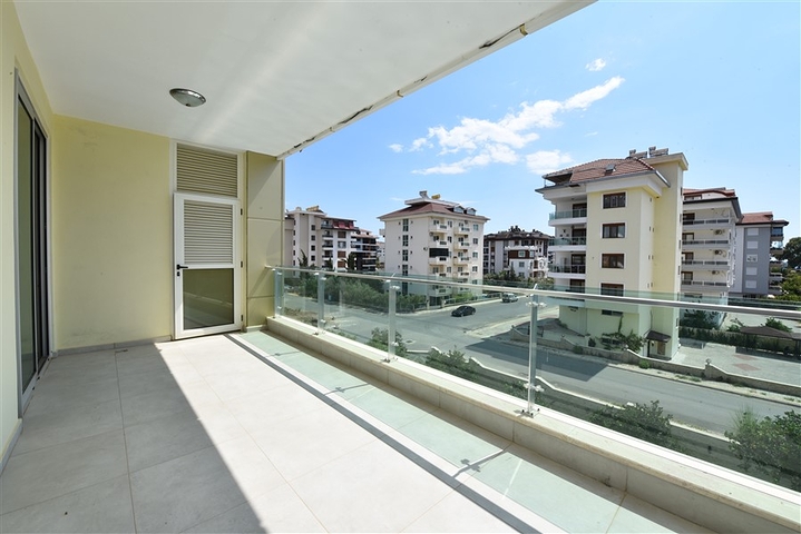 شقق للبيع في الانيا - مجمع حديث وقريب من البحر في كاستل / الانيا 