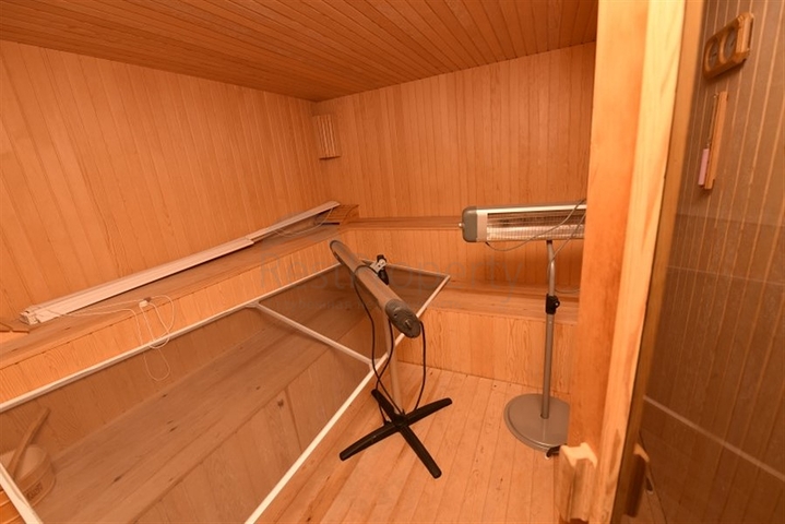 شقق للبيع في الانيا - مجمع حديث وقريب من البحر في كاستل / الانيا 