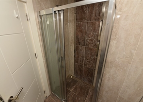 شقق للبيع في الانيا - مجمع حديث وقريب من البحر في كاستل / الانيا 