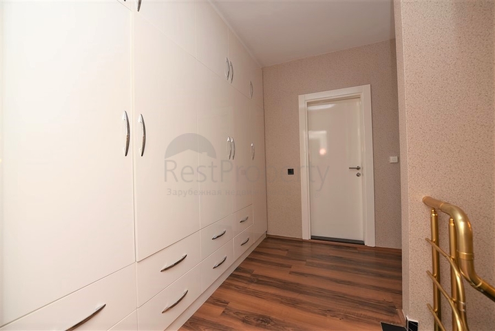 دوبلكس عائلية 4 غرف وصالة -جانب مول الانيوم -في اوبا / الانيا 