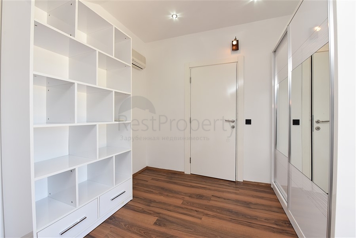 دوبلكس عائلية 4 غرف وصالة -جانب مول الانيوم -في اوبا / الانيا 