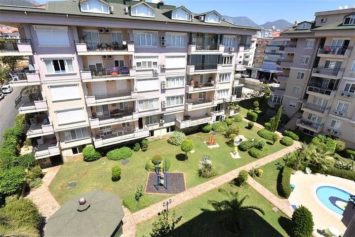 دوبلكس عائلية 4 غرف وصالة -جانب مول الانيوم -في اوبا / الانيا 