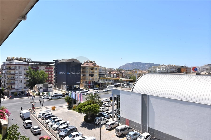 دوبلكس عائلية 4 غرف وصالة -جانب مول الانيوم -في اوبا / الانيا 