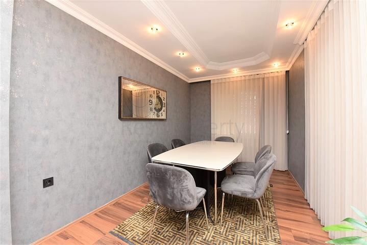 دوبلكس عائلية 4 غرف وصالة -جانب مول الانيوم -في اوبا / الانيا 