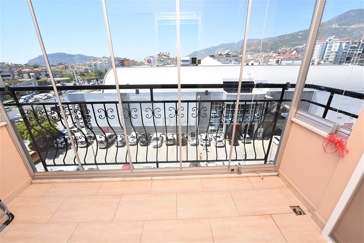 دوبلكس عائلية 4 غرف وصالة -جانب مول الانيوم -في اوبا / الانيا 