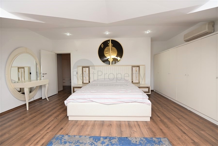 دوبلكس عائلية 4 غرف وصالة -جانب مول الانيوم -في اوبا / الانيا 