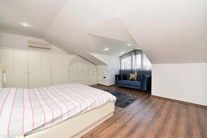 دوبلكس عائلية 4 غرف وصالة -جانب مول الانيوم -في اوبا / الانيا 