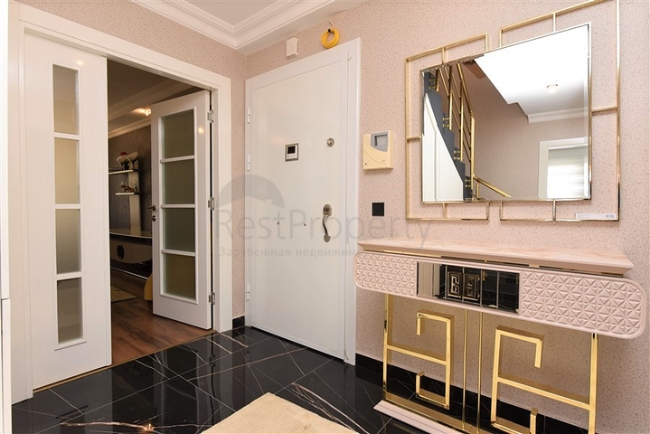 دوبلكس عائلية 4 غرف وصالة -جانب مول الانيوم -في اوبا / الانيا 