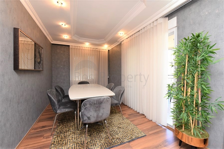 دوبلكس عائلية 4 غرف وصالة -جانب مول الانيوم -في اوبا / الانيا 