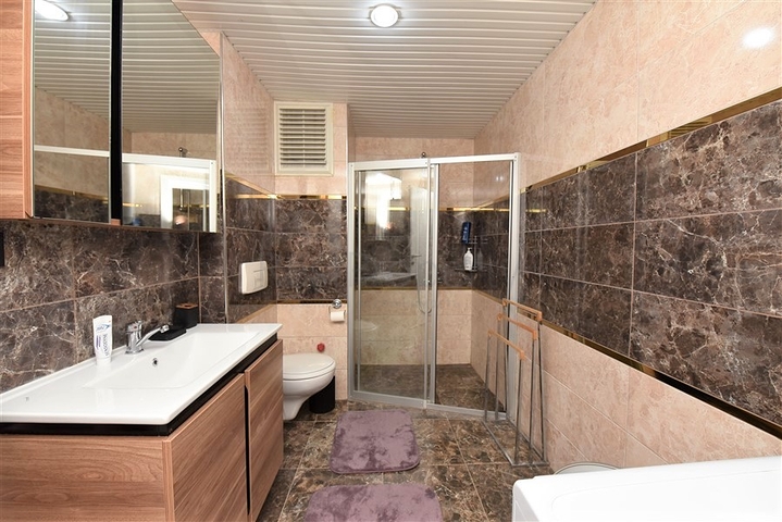 دوبلكس عائلية 4 غرف وصالة -جانب مول الانيوم -في اوبا / الانيا 