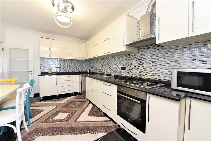 دوبلكس عائلية 4 غرف وصالة -جانب مول الانيوم -في اوبا / الانيا 