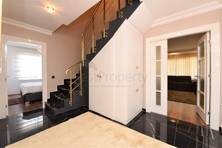 دوبلكس عائلية 4 غرف وصالة -جانب مول الانيوم -في اوبا / الانيا 