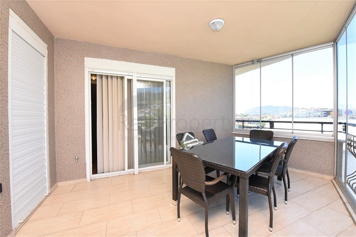 دوبلكس عائلية 4 غرف وصالة -جانب مول الانيوم -في اوبا / الانيا 