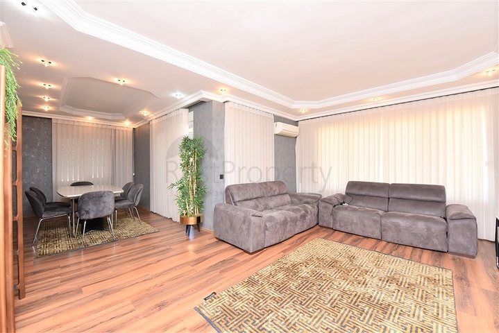 دوبلكس عائلية 4 غرف وصالة -جانب مول الانيوم -في اوبا / الانيا 