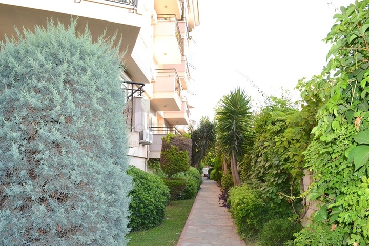 دوبلكس عائلية 4 غرف وصالة -جانب مول الانيوم -في اوبا / الانيا 