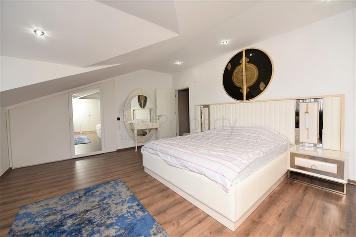 دوبلكس عائلية 4 غرف وصالة -جانب مول الانيوم -في اوبا / الانيا 