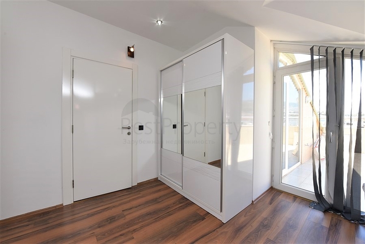 دوبلكس عائلية 4 غرف وصالة -جانب مول الانيوم -في اوبا / الانيا 