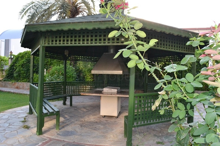 دوبلكس عائلية 4 غرف وصالة -جانب مول الانيوم -في اوبا / الانيا 