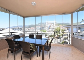 دوبلكس عائلية 4 غرف وصالة -جانب مول الانيوم -في اوبا / الانيا 