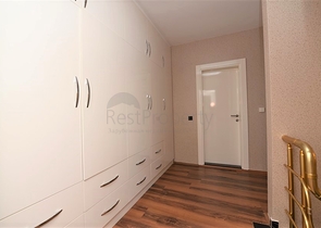 دوبلكس عائلية 4 غرف وصالة -جانب مول الانيوم -في اوبا / الانيا 